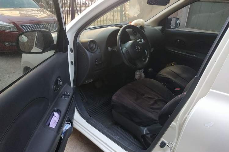 Used Nissan March 2015 1.5L Automatic Easy Edition Driver Seat