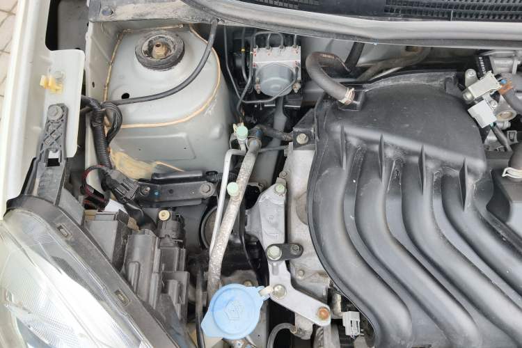 Used Nissan March 2015 1.5L Automatic E-Xuan Edition Engine Bay Right