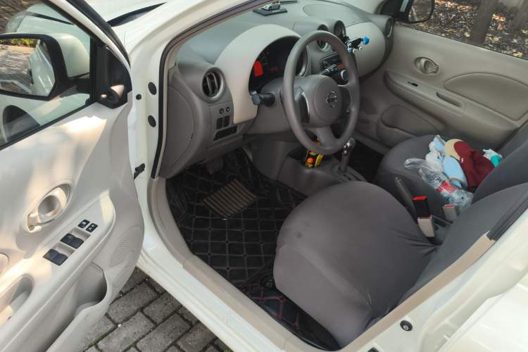 Used Nissan March 2015 1.5L Automatic E-Xuan Edition Interior 3