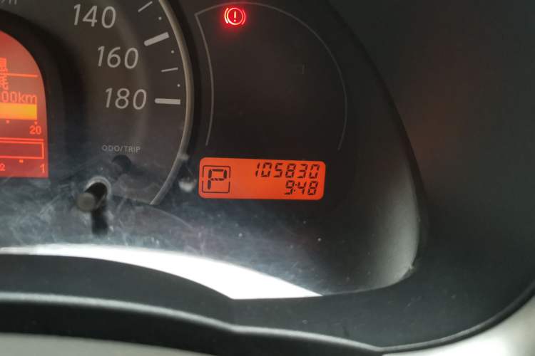 Used Nissan March 2015 1.5L Automatic E-Xuan Edition Odometer Close Up