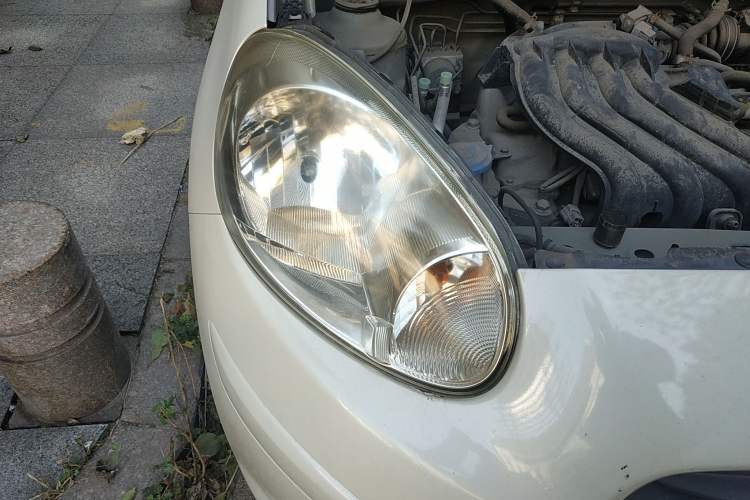 Used Nissan March 2015 1.5L Automatic Easy Edition Right Front Headlight