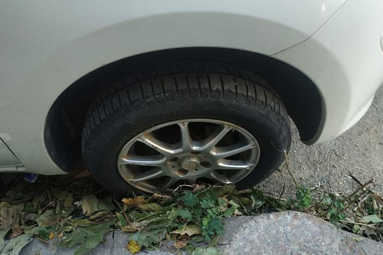 Used Nissan March 2015 1.5L Automatic Easy Edition Right Front Wheel Hub