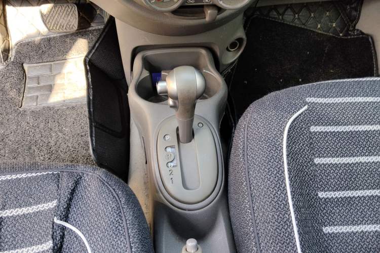 Used Nissan March 2015 1.5L Automatic E-Xuan Edition Gear Lever