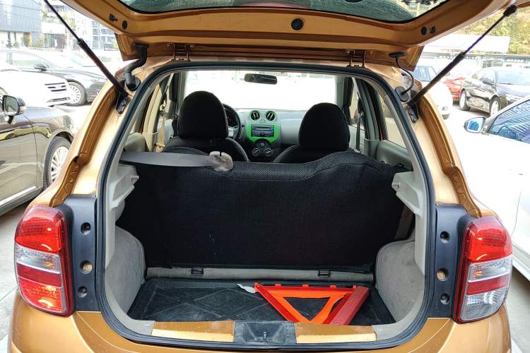 Used Nissan March 2015 1.5L Automatic E-Xuan Edition Trunk