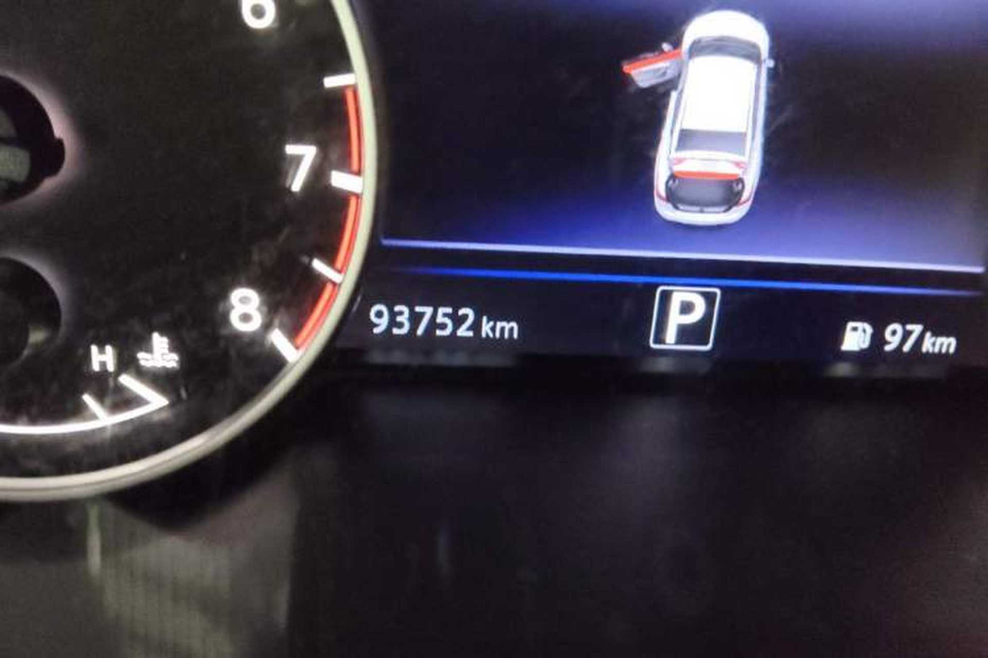 Used Nissan Maxima 2016 2.5L XV Ultimate Edition Odometer Close Up