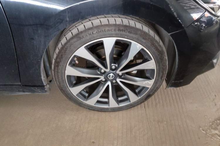 Used Nissan Maxima 2016 2.5L XV Ultimate Edition Right Front Wheel Hub