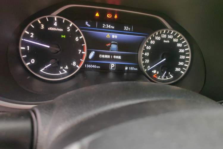 Used Nissan Maxima 2016 2.5L XL Luxury Edition Odometer Close Up