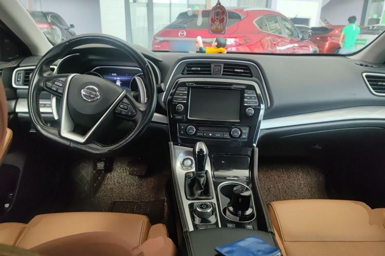 Used Nissan Maxima 2016 2.5L XL Luxury Edition Center Console