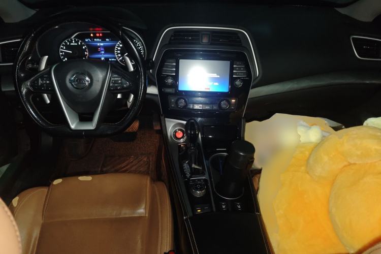 Used Nissan Maxima 2016 2.5L XL Luxury Edition Center Console