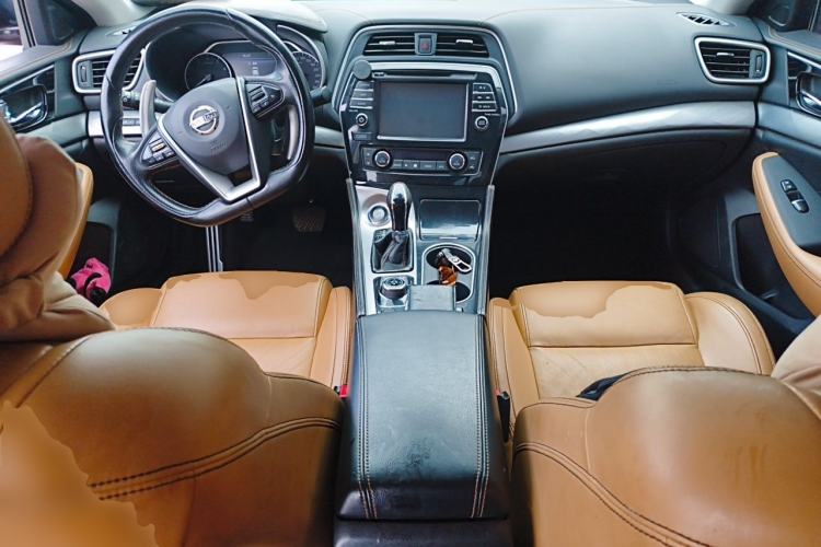 Used Nissan Maxima 2016 2.5L XL Luxury Edition Center Console