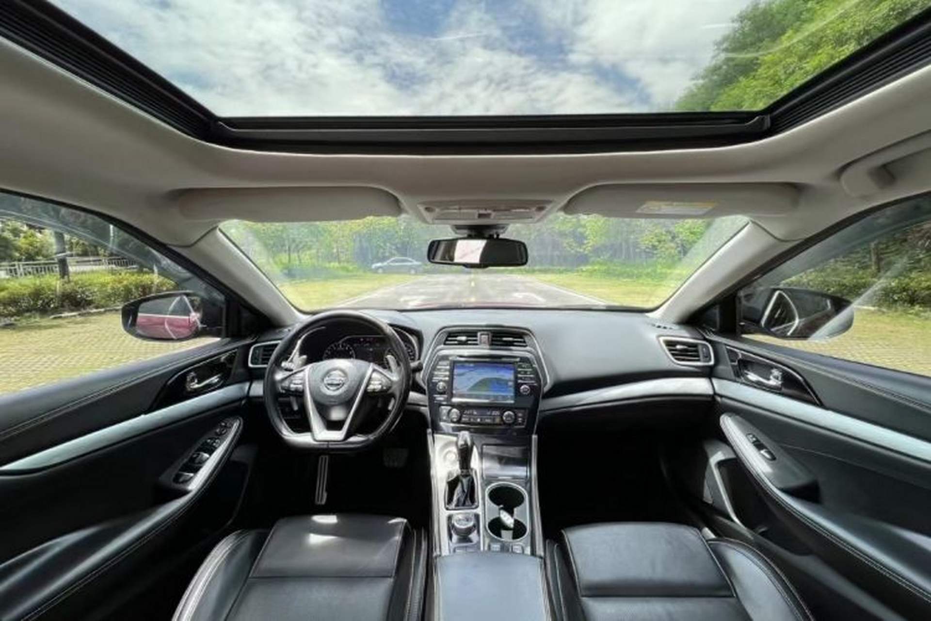 Used Nissan Maxima 2016 2.5L XL Luxury Edition Center Console