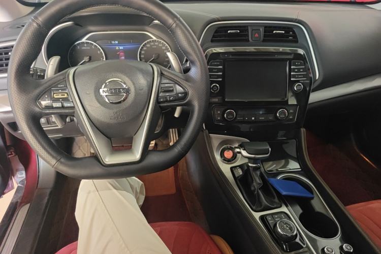 Used Nissan Maxima 2016 2.5L XV Ultimate Edition Center Console