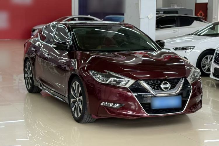 Used Nissan Maxima 2016 2.5L XV Ultimate Edition Front Right 45 Deg