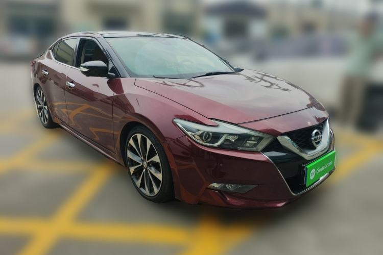Used Nissan Maxima 2016 2.5L XV Ultimate Edition Front Right 45 Deg