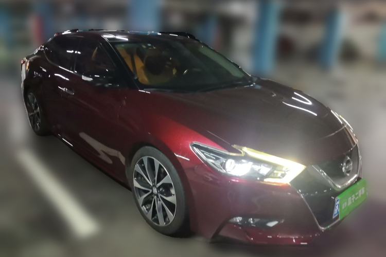 Used Nissan Maxima 2016 2.5L XV Ultimate Edition Front Right 45 Deg