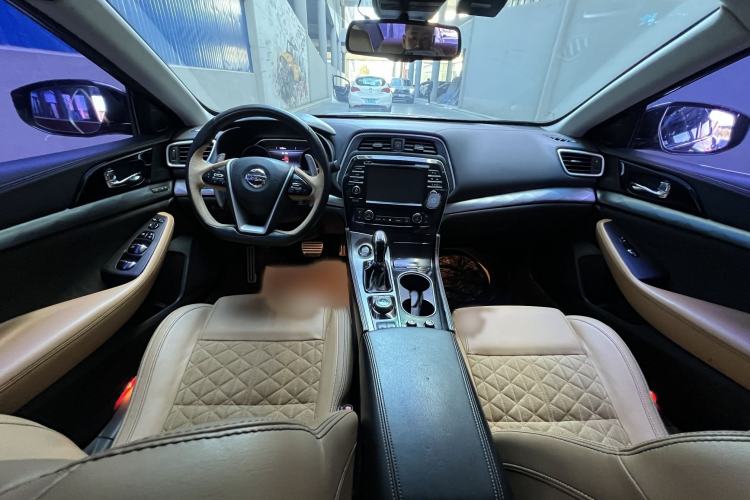 Used Nissan Maxima 2016 2.5L XV Ultimate Edition Interior 1