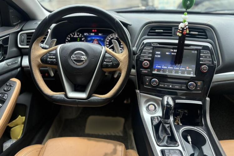Used Nissan Maxima 2016 2.5L XV Ultimate Edition Interior 1