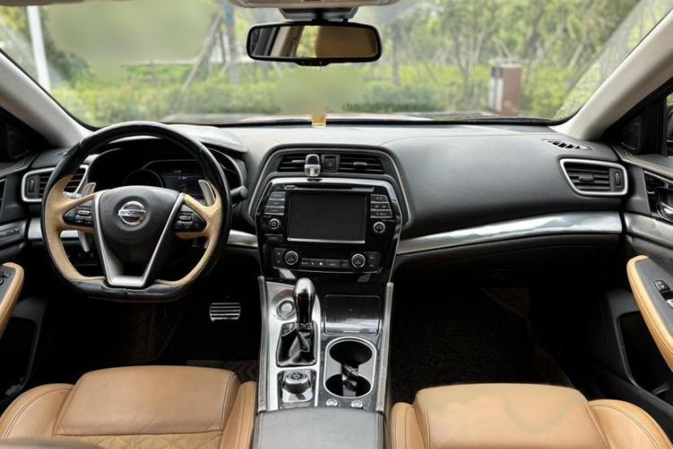 Used Nissan Maxima 2016 2.5L XV Ultimate Edition Interior 10