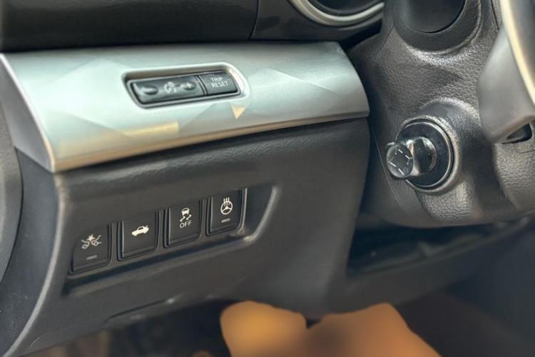 Used Nissan Maxima 2016 2.5L XV Ultimate Edition Interior 2