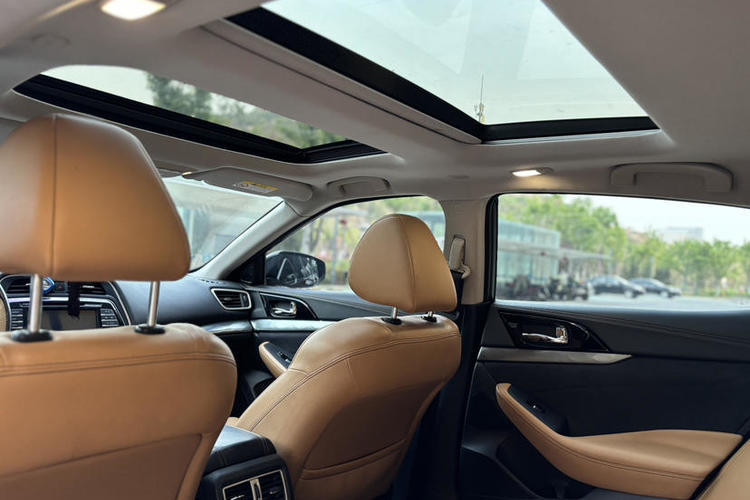 Used Nissan Maxima 2016 2.5L XV Ultimate Edition Interior 3