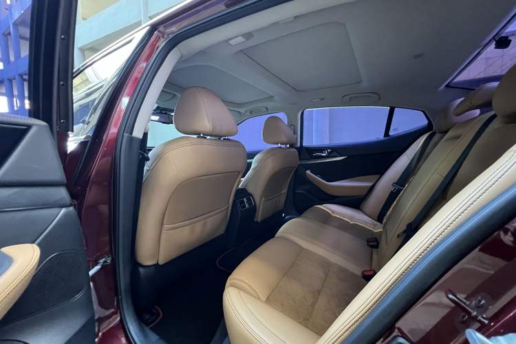 Used Nissan Maxima 2016 2.5L XV Ultimate Edition Interior 4