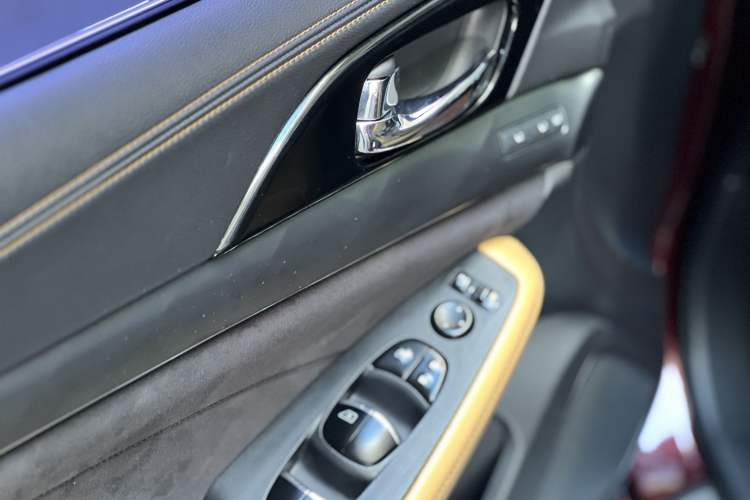 Used Nissan Maxima 2016 2.5L XV Ultimate Edition Interior 5