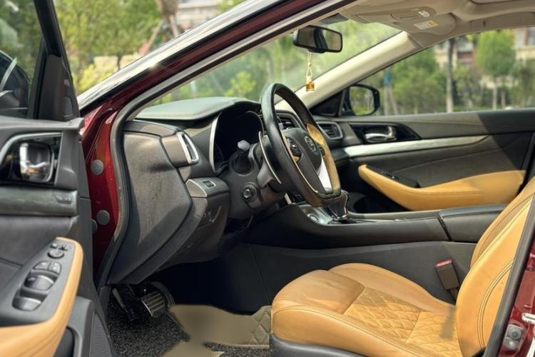 Used Nissan Maxima 2016 2.5L XV Ultimate Edition Interior 5