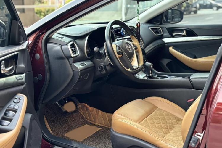 Used Nissan Maxima 2016 2.5L XV Ultimate Edition Interior 9