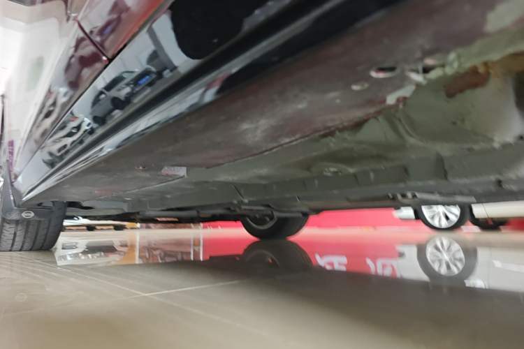 Used Nissan Maxima 2016 2.5L XV Ultimate Edition Left Side Sill