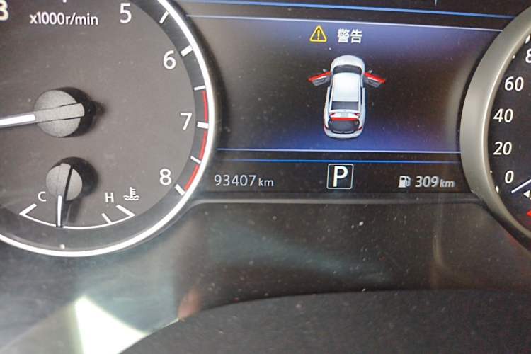 Used Nissan Maxima 2016 2.5L XL Luxury Edition Odometer Close Up