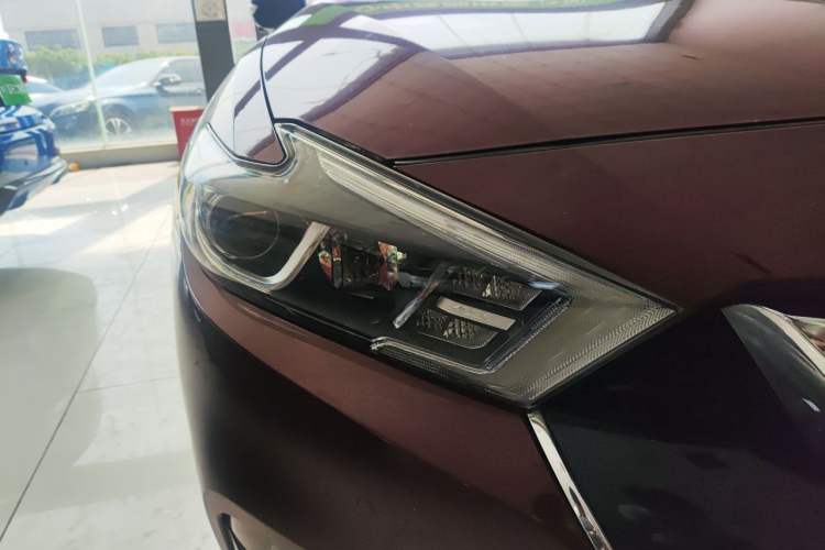 Used Nissan Maxima 2016 2.5L XL Luxury Edition Right Front Headlight