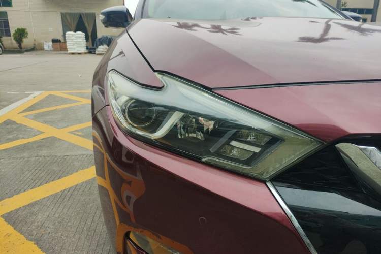 Used Nissan Maxima 2016 2.5L XV Ultimate Edition Right Front Headlight