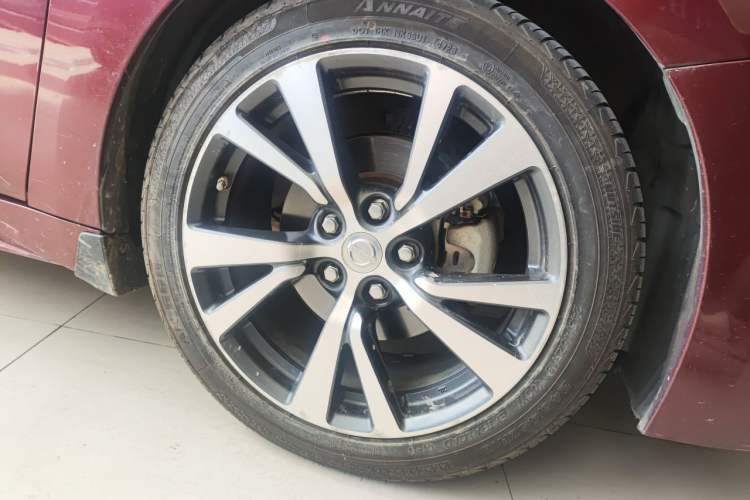 Used Nissan Maxima 2016 2.5L XL Luxury Edition Right Front Wheel Hub