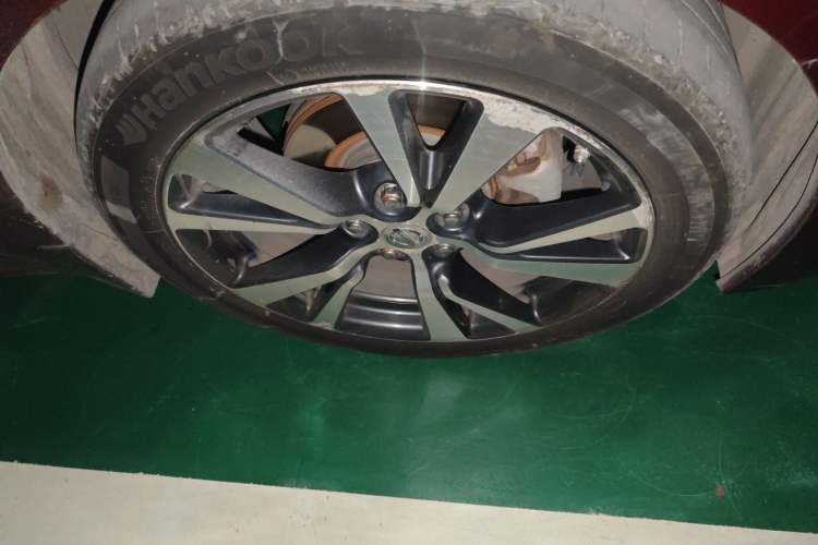 Used Nissan Maxima 2016 2.5L XL Luxury Edition Right Front Wheel Hub