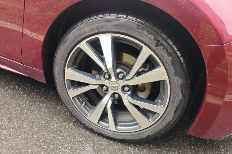Used Nissan Maxima 2016 2.5L XL Luxury Edition Right Front Wheel Hub