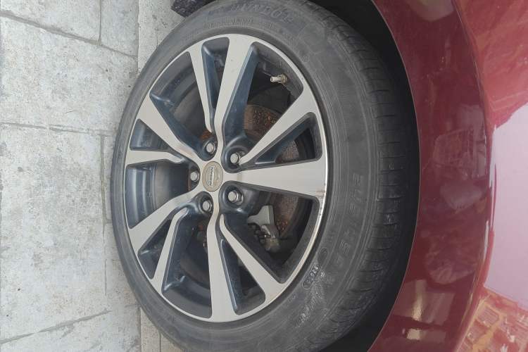 Used Nissan Maxima 2016 2.5L XE Elite Edition Right Front Wheel Hub