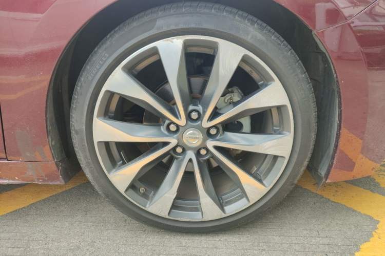 Used Nissan Maxima 2016 2.5L XV Ultimate Edition Right Front Wheel Hub