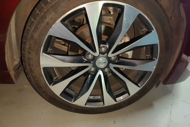 Used Nissan Maxima 2016 2.5L XV Ultimate Edition Right Front Wheel Hub