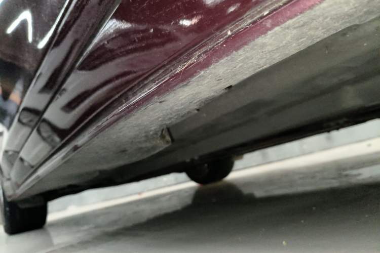 Used Nissan Maxima 2016 2.5L XV Ultimate Edition Right Side Sill