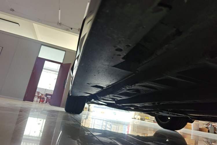 Used Nissan Maxima 2016 2.5L XV Ultimate Edition Right Side Sill