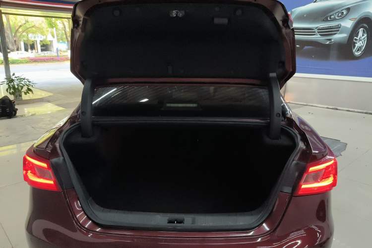 Used Nissan Maxima 2016 2.5L XV Ultimate Edition Trunk