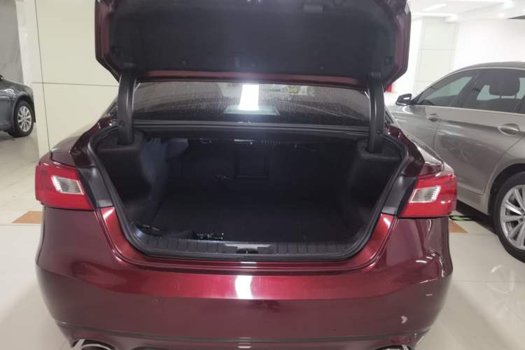 Used Nissan Maxima 2016 2.5L XL Luxury Edition Trunk