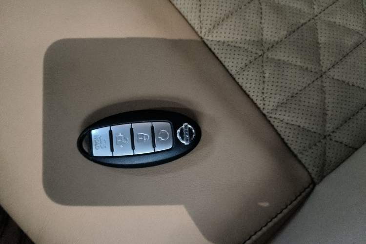 Used Nissan Maxima 2016 2.5L XV Ultimate Edition Vehicle Key