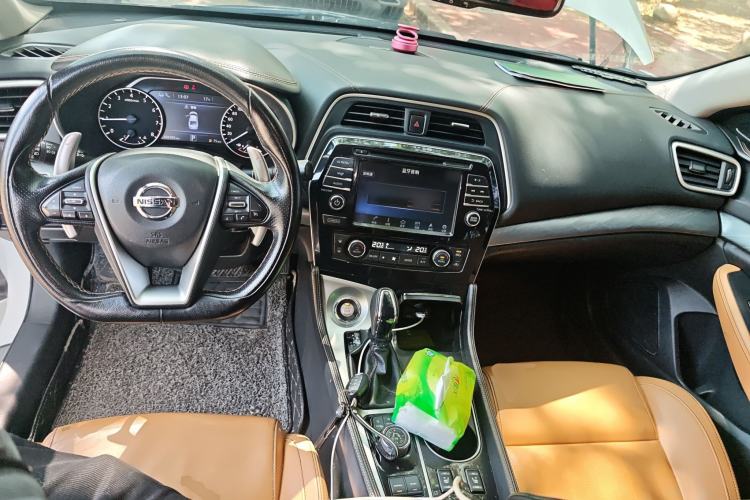 Used Nissan Maxima 2016 2.5L XL Luxury Edition Center Console