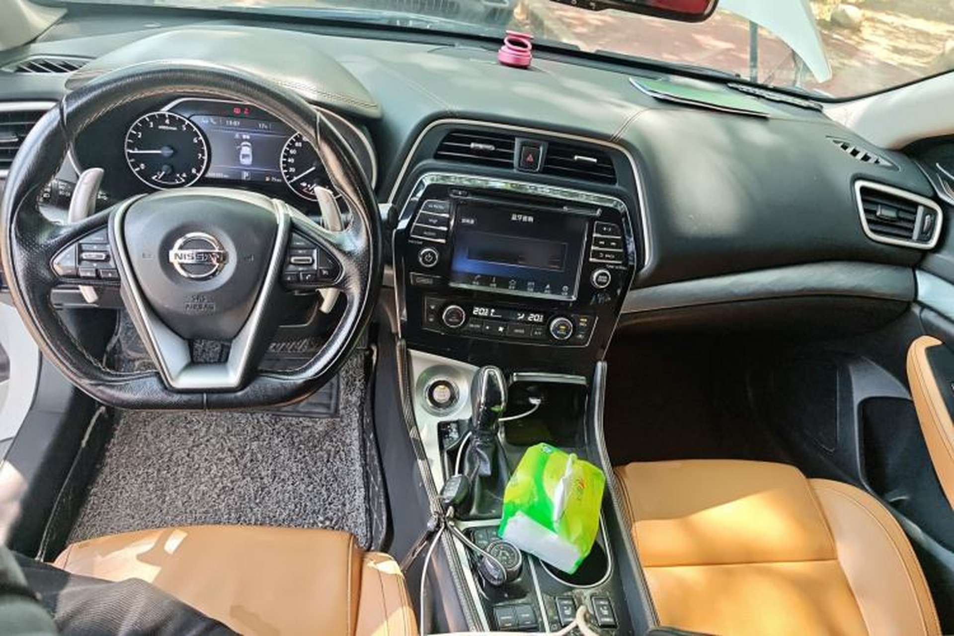 Used Nissan Maxima 2016 2.5L XL Luxury Edition Center Console