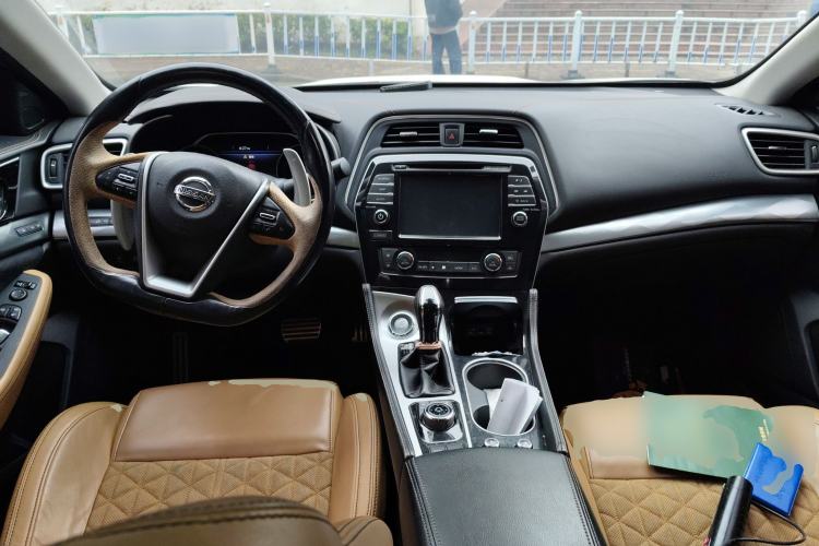 Used Nissan Maxima 2016 2.5L XV Ultimate Edition Center Console