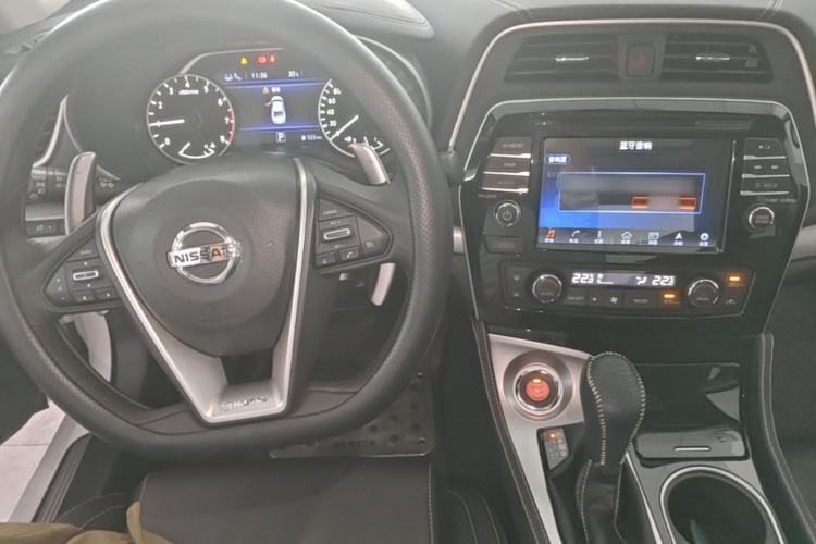Used Nissan Maxima 2016 2.5L XL Luxury Edition Center Console