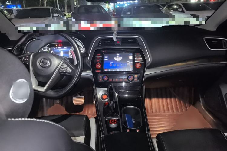 Used Nissan Maxima 2016 2.5L XV Ultimate Edition Center Console