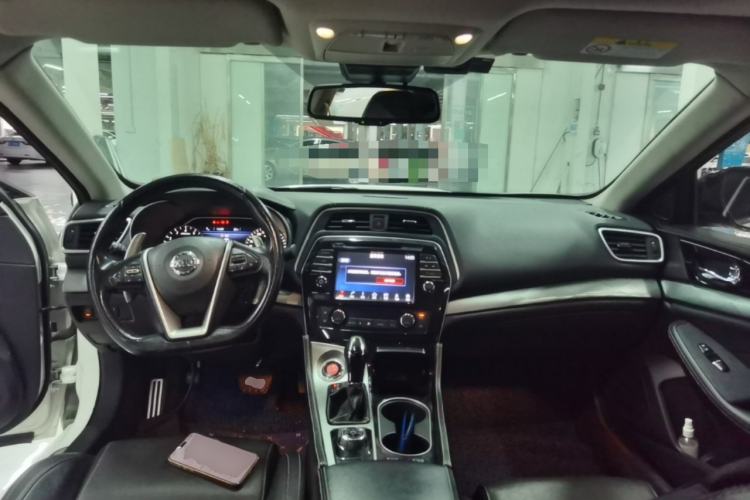 Used Nissan Maxima 2016 2.5L XL Luxury Edition Center Console