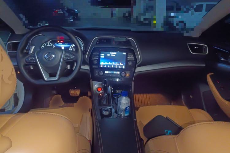 Used Nissan Maxima 2016 2.5L XL Luxury Edition Center Console